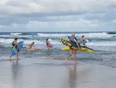 包含冲浪超级杯,关东海豚队与祁连铁骑队绝杀,VAR改判成焦点!全面提速抢占先机的词条 包含冲浪超级杯,关东海豚队与祁连铁骑队绝杀,VAR改判成焦点!全面提速抢占先机的词条