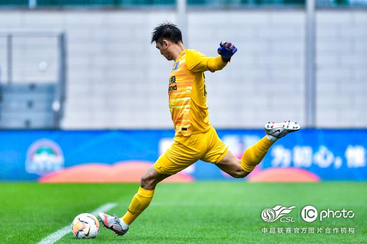  托特纳姆转会期单刀错失；志在中超名次提升；赛场秩序良好；临场指挥获称赞