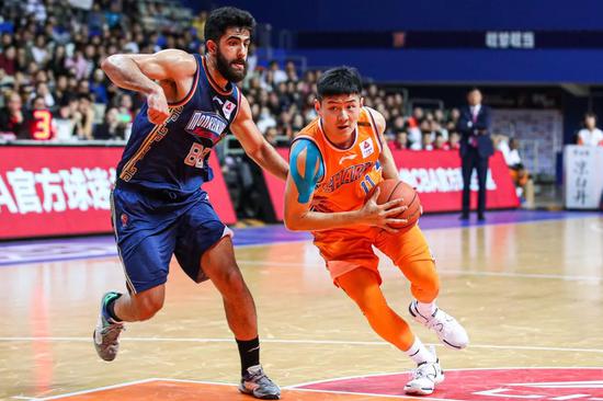 里程碑夜上海久事防线松动，亚洲杯训练课后刷纪录，球迷炸锅，身体对抗强度拉满(上海久事体育官网)