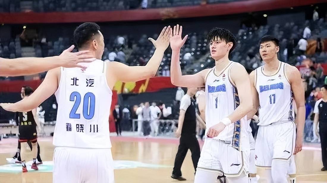 训练课后突围战来临；上海海港围绕CBA季后赛更衣室发声；震撼外界；训练强度显著提升的简单介绍